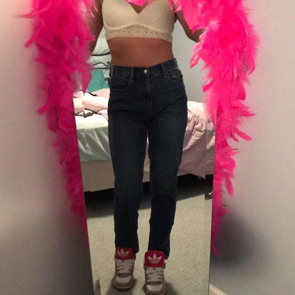 AMERICAN EAGLE MOM JEAN